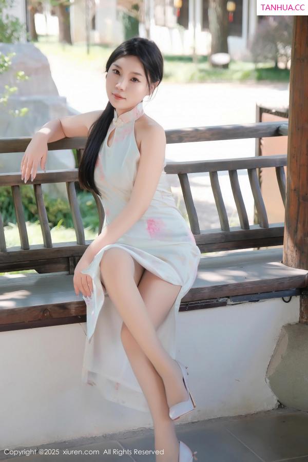   [XiuRen]高清写真图 2025.02.17 No.9893 麦田 丝袜美腿第6张图片